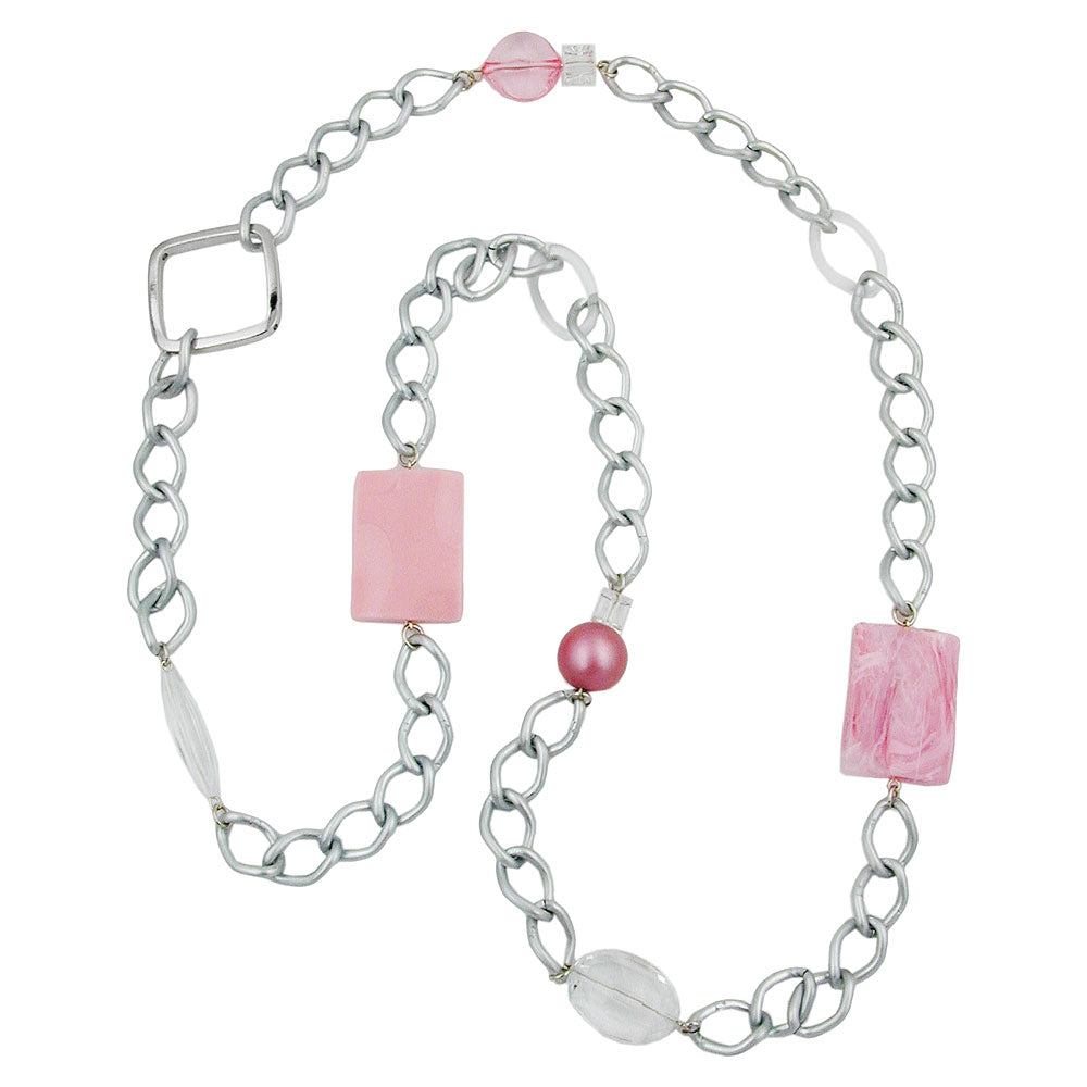 Ланац пластичне перле розе прозирни широки ивичњак ланац алуминијум светло сиви 95цм