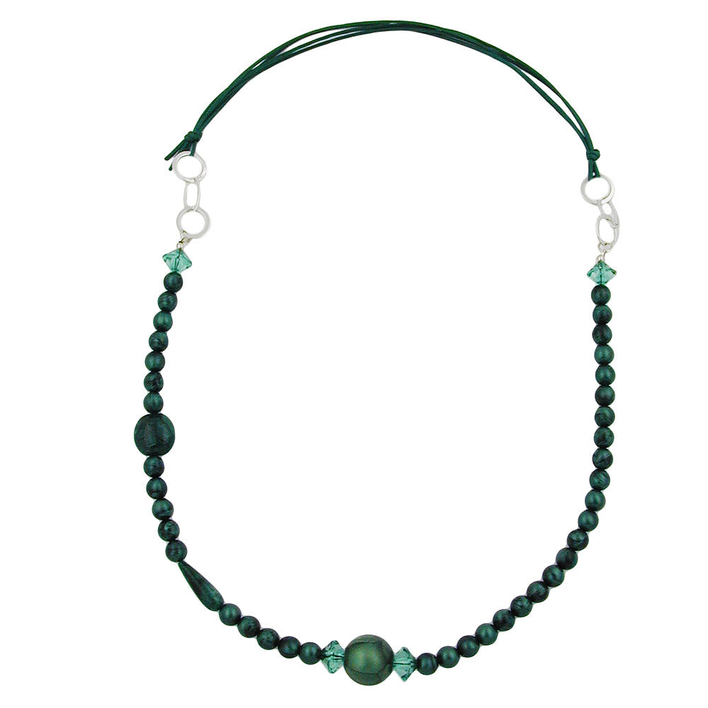 Ланац пластичне перле зелено-свилено сјајни прстенови родијумски обложени гајтан зелени 90цм